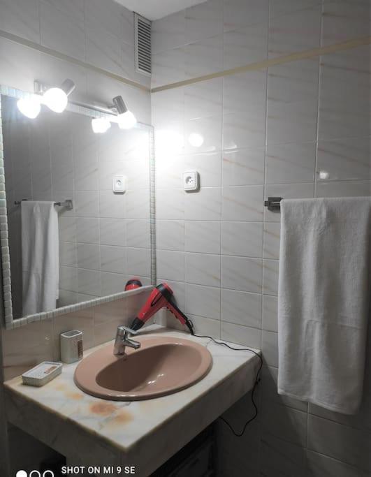 Comfy Apartment In サロウ エクステリア 写真